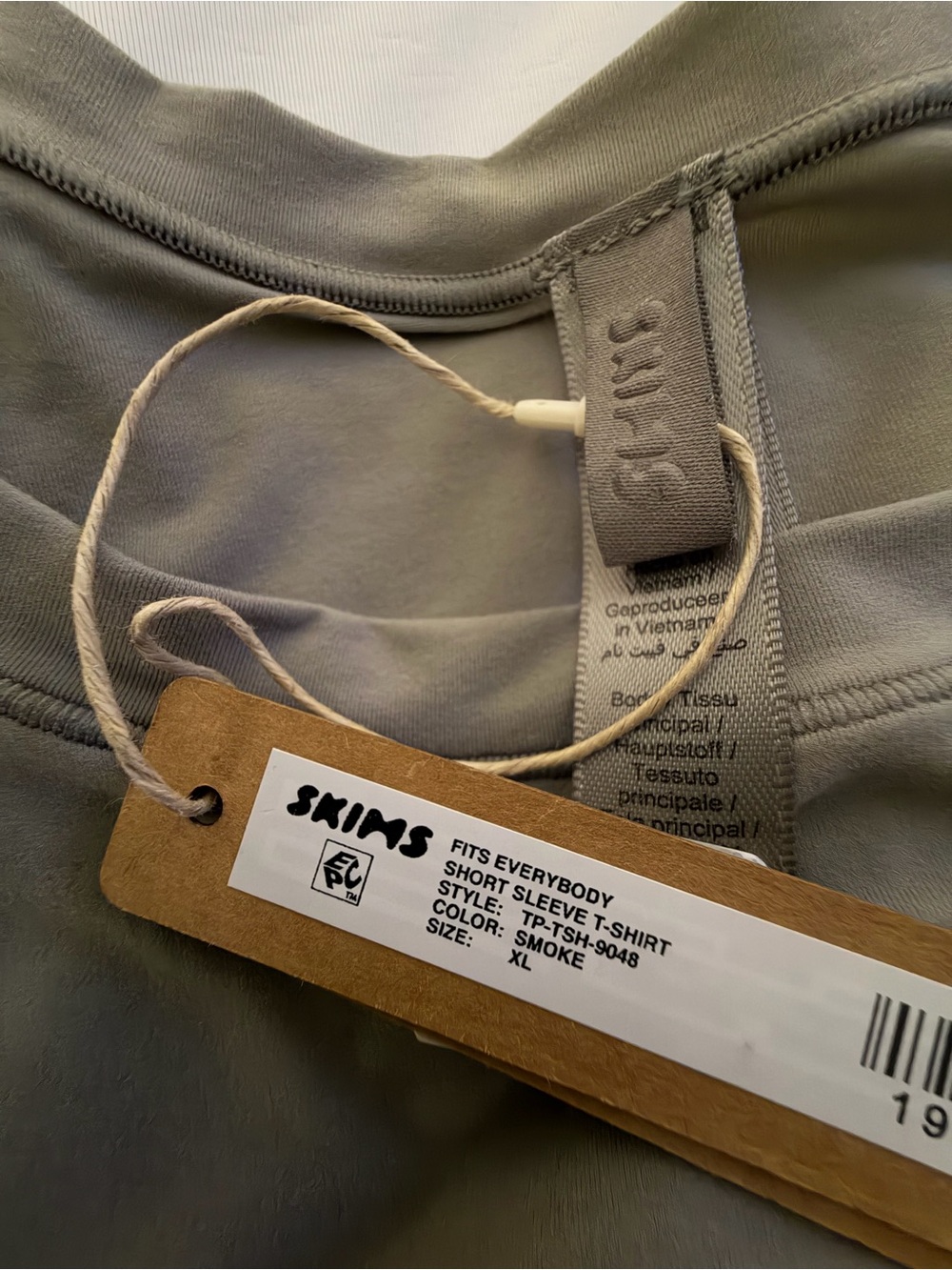 SKIMS Fits Everybody T Shirt | Smoke | XL - Picture 5 of 5